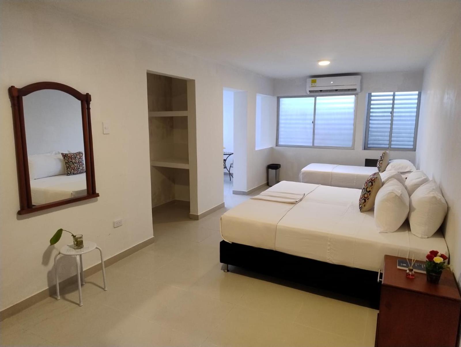 Hostel Dorado Plaza Getsemani Cartagena Ngoại thất bức ảnh